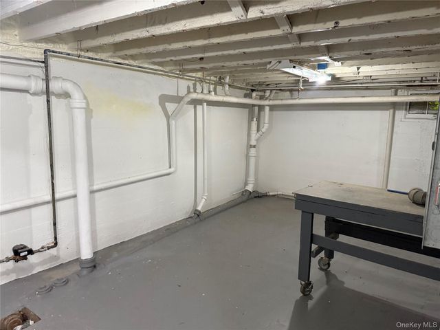 9 Center Street, Glen Cove, NY 11542