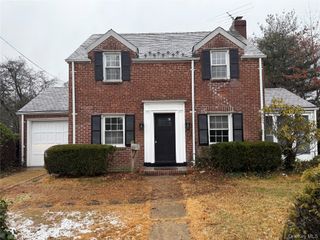 9 Center Street, Glen Cove, NY 11542