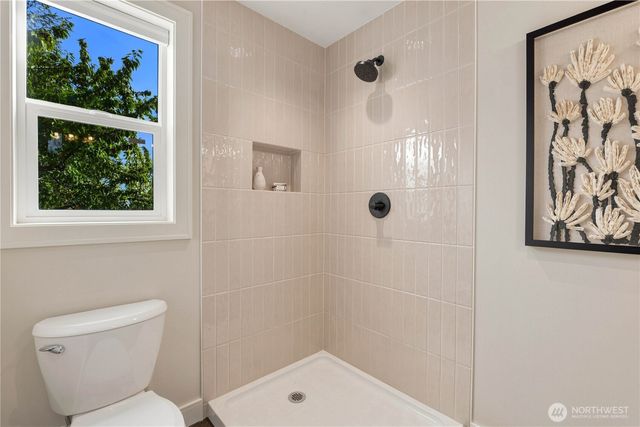 6206 43rd Avenue NE, Seattle, WA 98115