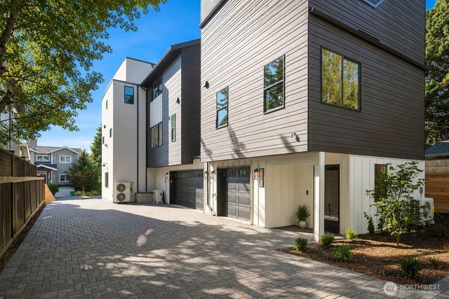 6206 43rd Avenue NE, Seattle, WA 98115