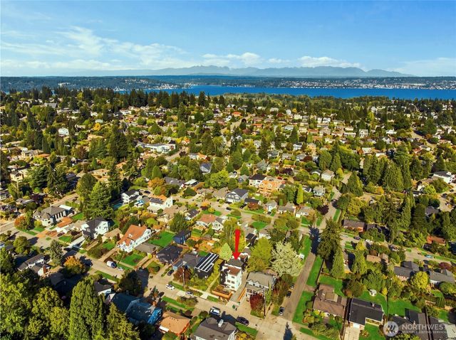 6206 43rd Avenue NE, Seattle, WA 98115