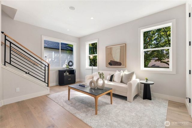 6206 43rd Avenue NE, Seattle, WA 98115