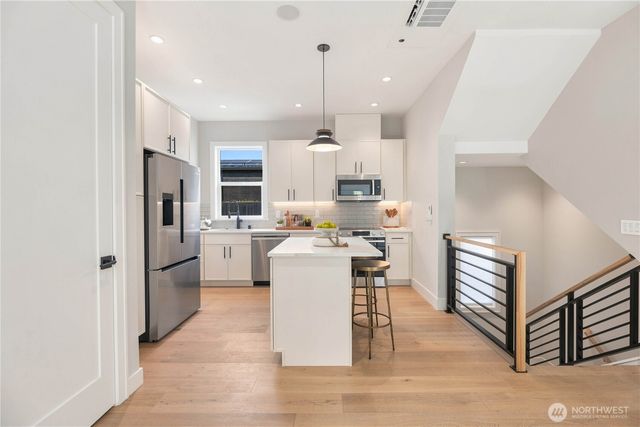6206 43rd Avenue NE, Seattle, WA 98115