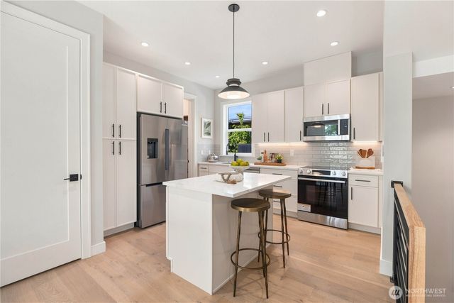 6206 43rd Avenue NE, Seattle, WA 98115
