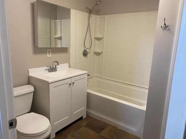 99 Mammoth Rd 1, Lowell, MA 01854