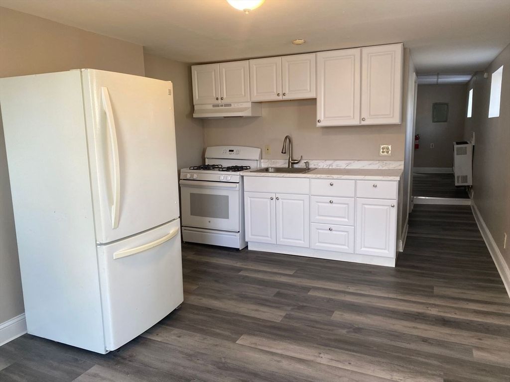 99 Mammoth Rd 1, Lowell, MA 01854