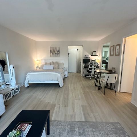 253 E DELAWARE Place 15E, Chicago, IL 60611