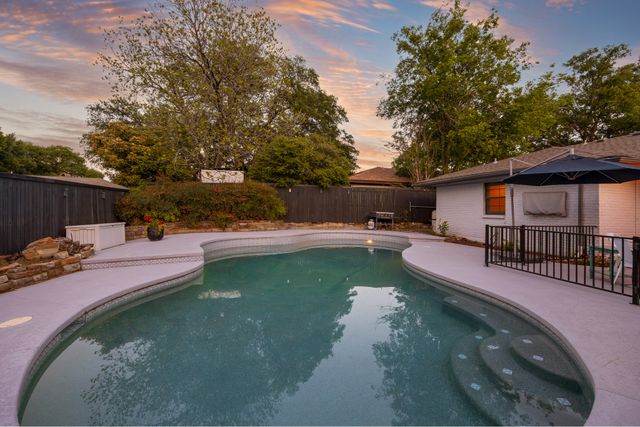 2825 Prairie Creek Drive, Plano, TX 75075