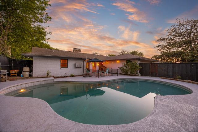 2825 Prairie Creek Drive, Plano, TX 75075