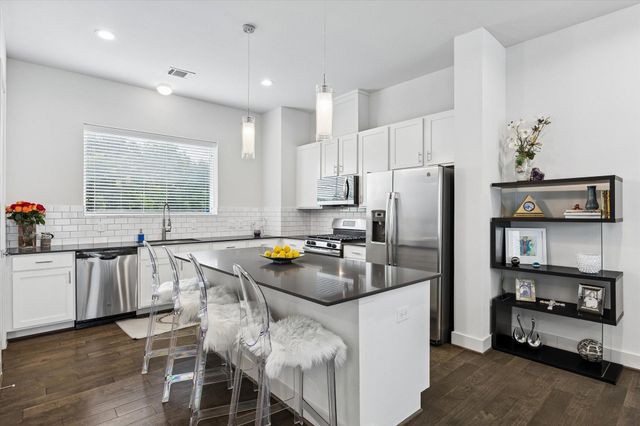 1310 Hussion Street, Houston, TX 77003