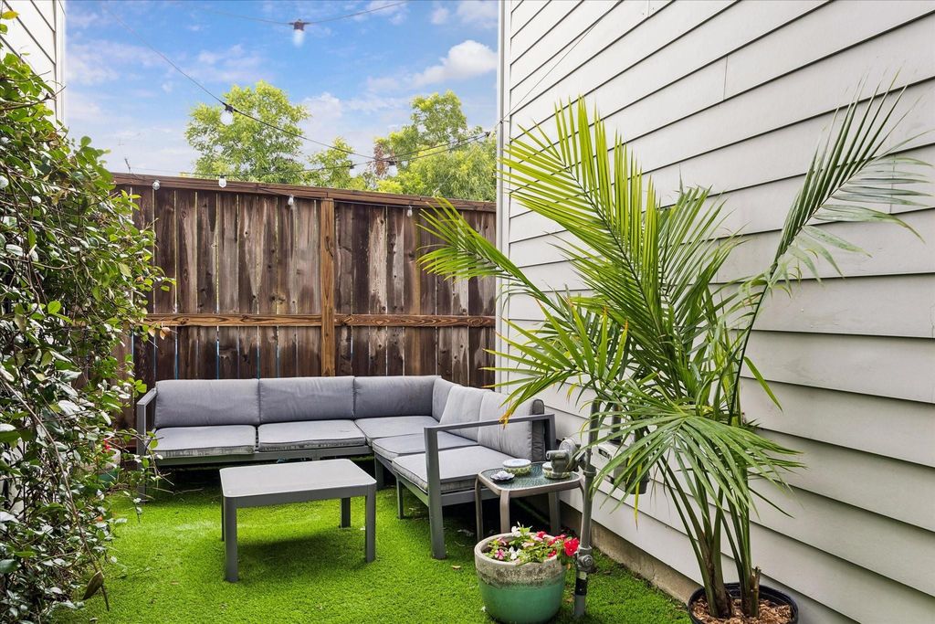 1310 Hussion Street, Houston, TX 77003