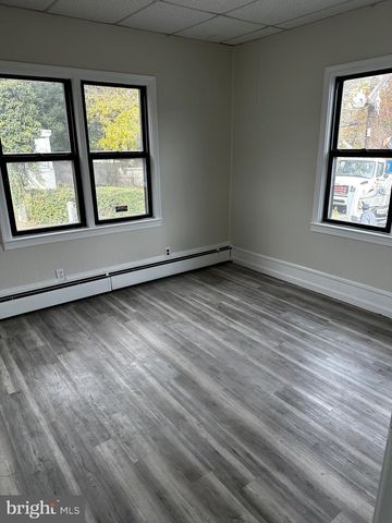 706 S WASHINGTON ST #FIRST FLOOR, Falls Church, VA 22046