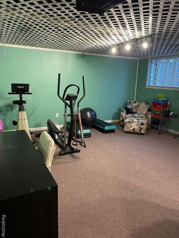 7632 Danbury Circle, West Bloomfield Charter Township, MI 48322