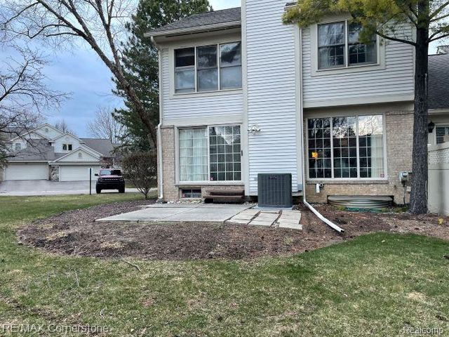 7632 Danbury Circle, West Bloomfield Charter Township, MI 48322