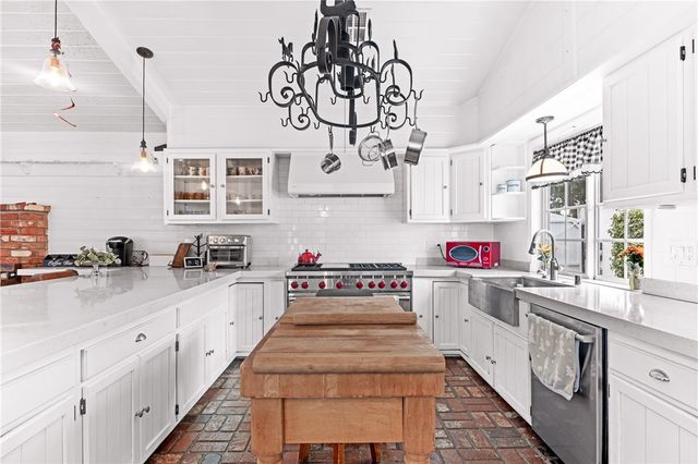 6233 Orion Avenue, Van Nuys, CA 91411