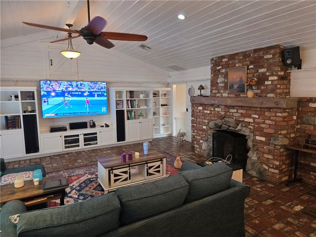 6233 Orion Avenue, Van Nuys, CA 91411