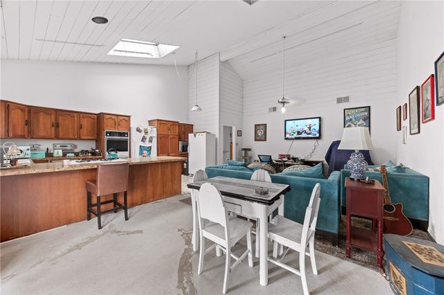 6233 Orion Avenue, Van Nuys, CA 91411