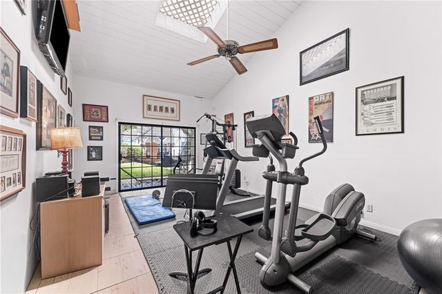 6233 Orion Avenue, Van Nuys, CA 91411