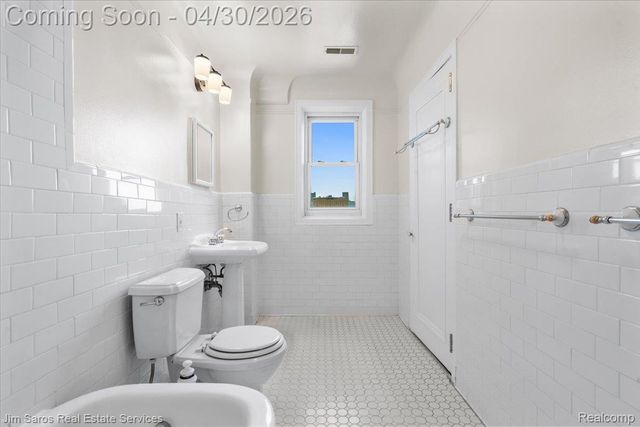 2900 E Jefferson Avenue C3, Detroit, MI 48207