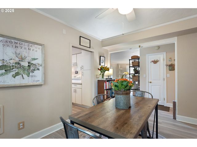 222 RIDGEWAY Rd, Lake Oswego, OR 97034