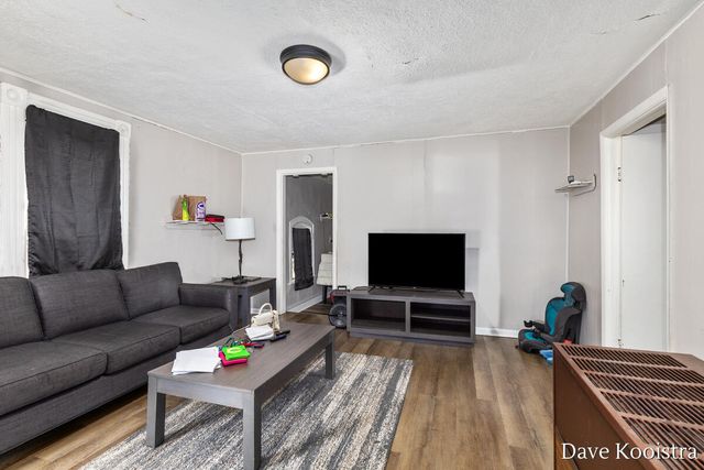 737 Clancy Avenue Ne, City Of Grand Rapids, MI 49503