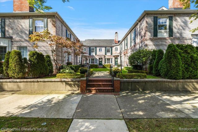 45 Cranford Lane, Grosse Pointe, MI 48230