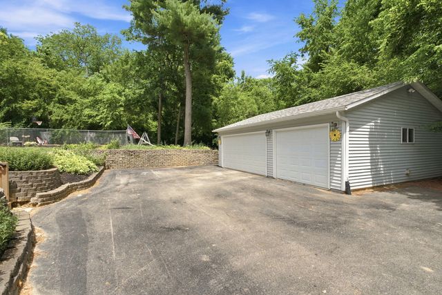 18923 43rd Avenue N, Port Byron, IL 61275