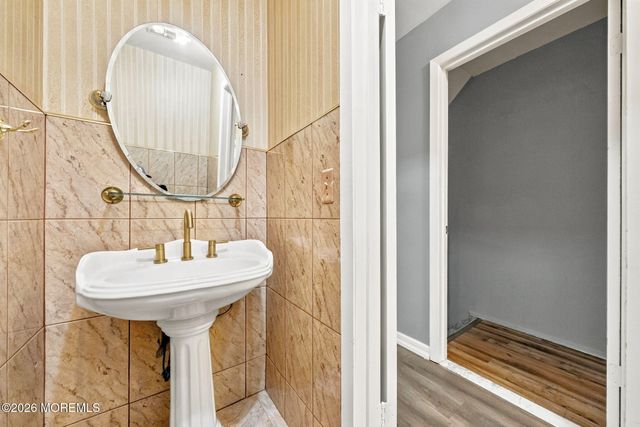 276 Longwood Drive, Manalapan, NJ 07726