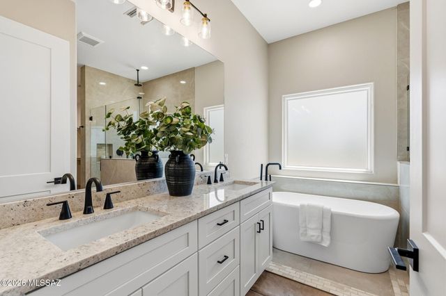 3240 N Bouchard Place, Tucson, AZ 85749