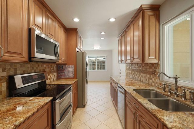 18966 Arrowhead Dr, Lockeford, CA 95237