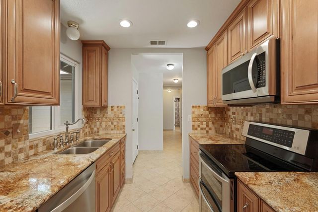 18966 Arrowhead Dr, Lockeford, CA 95237