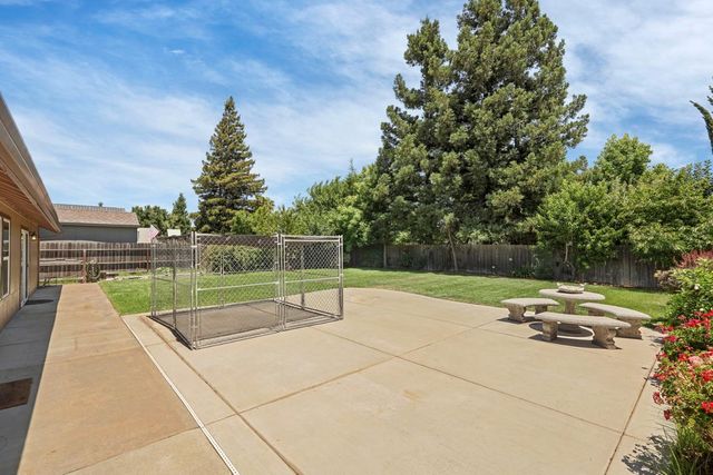 18966 Arrowhead Dr, Lockeford, CA 95237