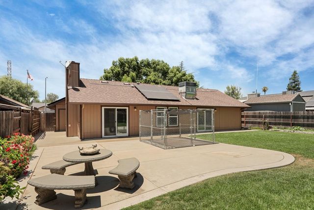 18966 Arrowhead Dr, Lockeford, CA 95237