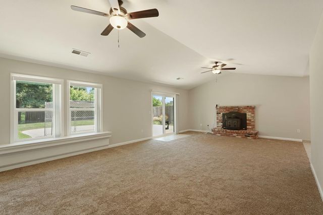 18966 Arrowhead Dr, Lockeford, CA 95237