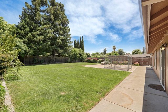 18966 Arrowhead Dr, Lockeford, CA 95237