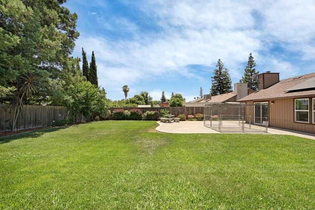 18966 Arrowhead Dr, Lockeford, CA 95237