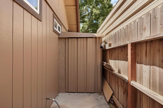 18966 Arrowhead Dr, Lockeford, CA 95237