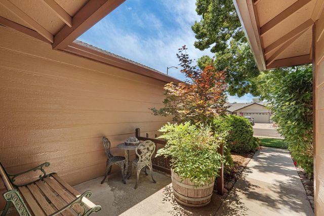 18966 Arrowhead Dr, Lockeford, CA 95237