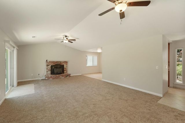 18966 Arrowhead Dr, Lockeford, CA 95237