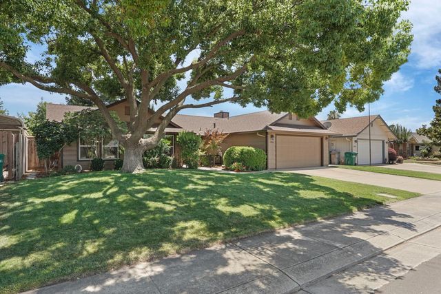 18966 Arrowhead Dr, Lockeford, CA 95237