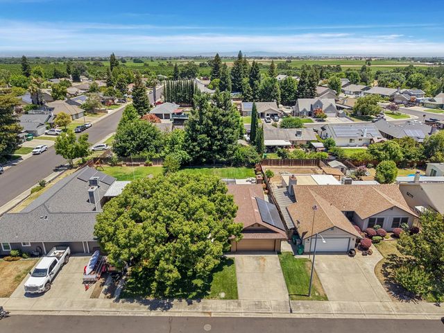 18966 Arrowhead Dr, Lockeford, CA 95237