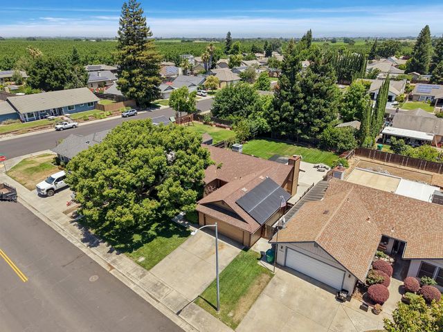 18966 Arrowhead Dr, Lockeford, CA 95237