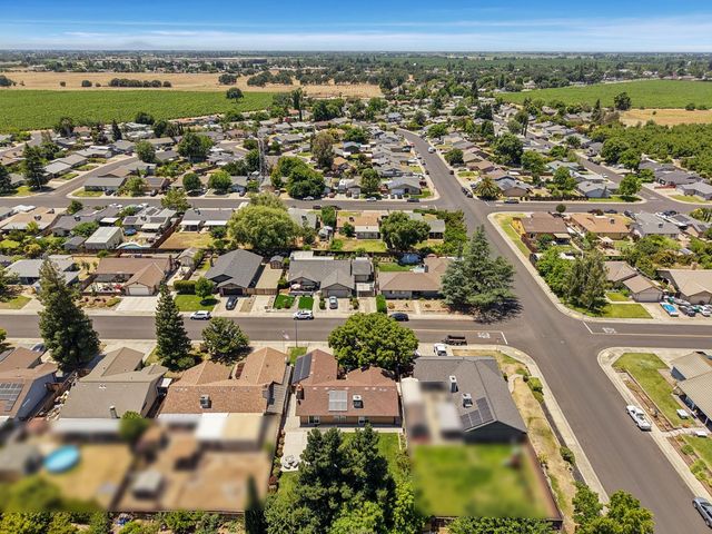 18966 Arrowhead Dr, Lockeford, CA 95237