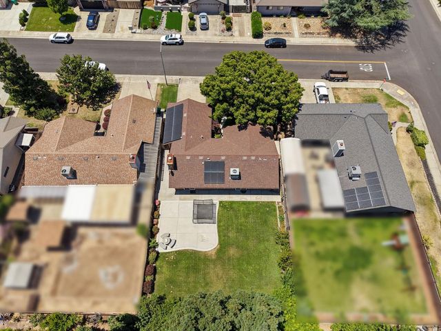 18966 Arrowhead Dr, Lockeford, CA 95237