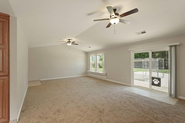 18966 Arrowhead Dr, Lockeford, CA 95237