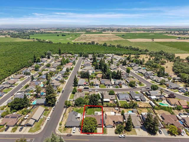 18966 Arrowhead Dr, Lockeford, CA 95237