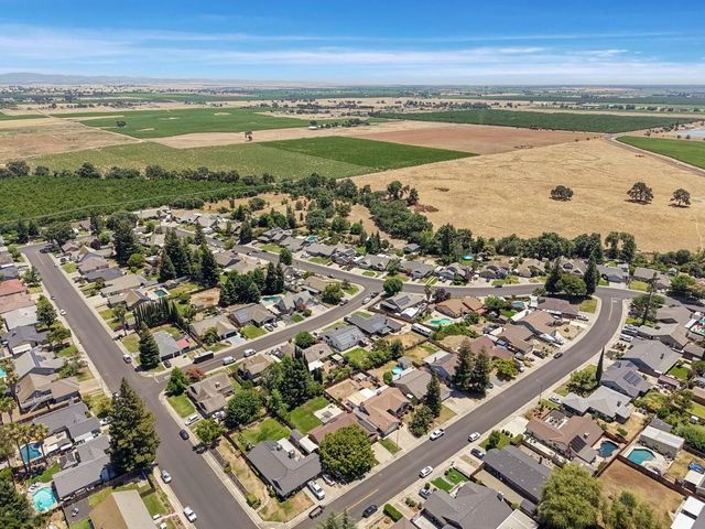 18966 Arrowhead Dr, Lockeford, CA 95237
