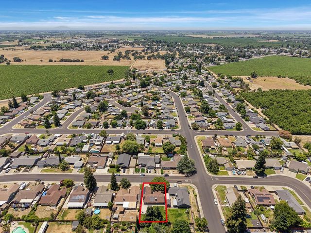 18966 Arrowhead Dr, Lockeford, CA 95237