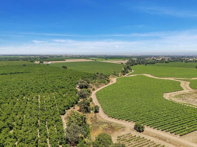 18966 Arrowhead Dr, Lockeford, CA 95237