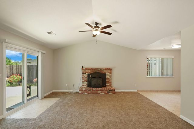 18966 Arrowhead Dr, Lockeford, CA 95237